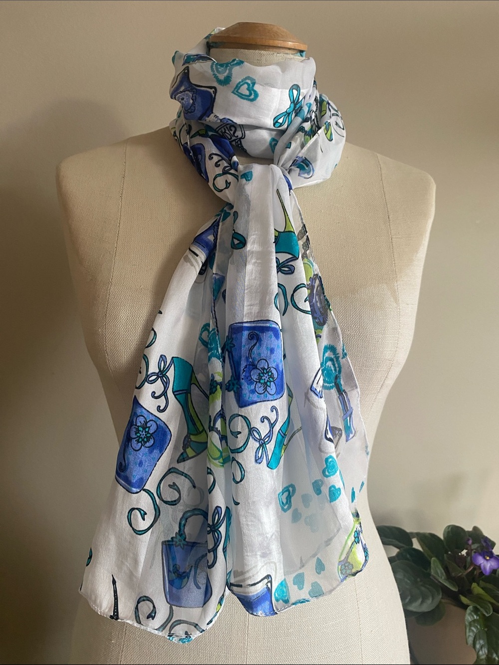 Tanjay scarf of unknown material with unique design and bright colours. 💙🤍🩵